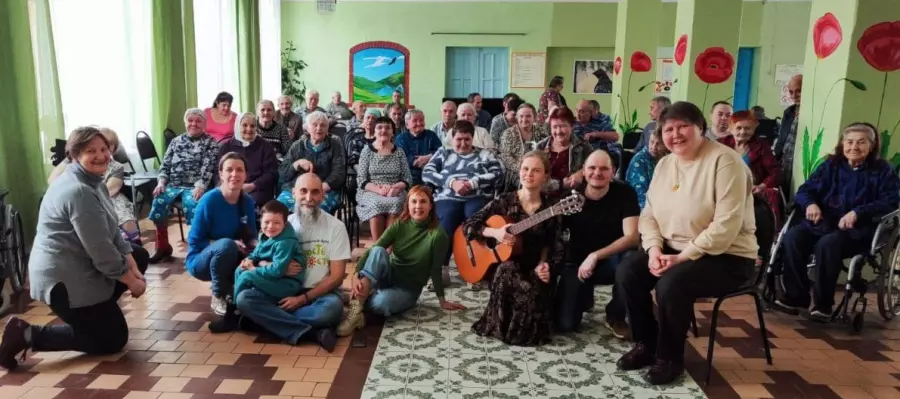 Весенний концерт от волонтеров