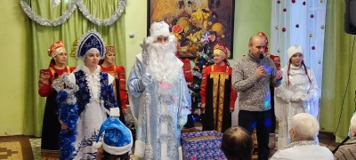 Новый год к нам мчится