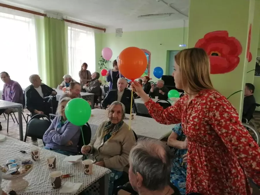 Концерт с чаепитием от волонтеров БФ «Старость в радость»