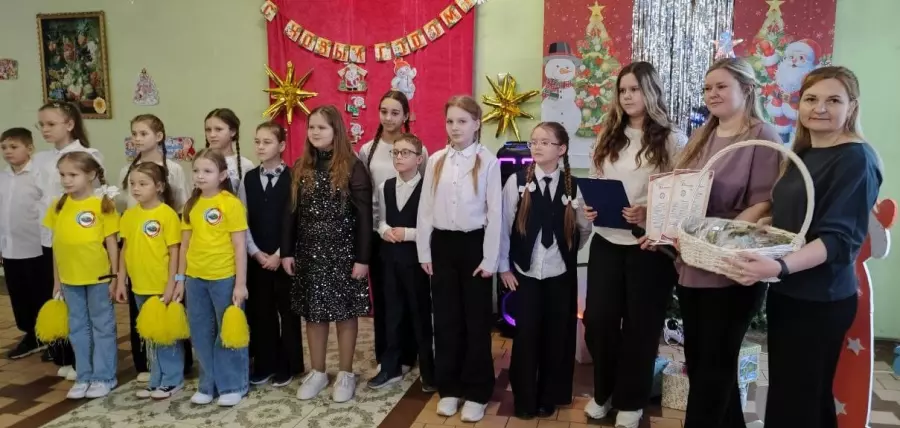 В Вяземский дом-интернат приехали ученики и учителя средней школы №6 г. Вязьмы